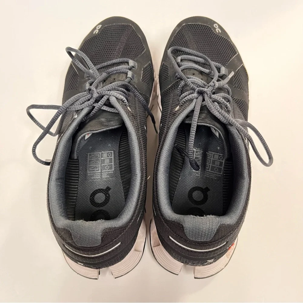 On Running On Cloud Sneakers - Classic Black and White Size 7.5 - Picture 4 of 13